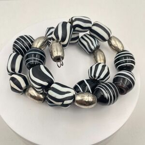 Vintage 90s Silver-Tone Black White Striped Beaded Memory Wrap Bracelet Jewelry